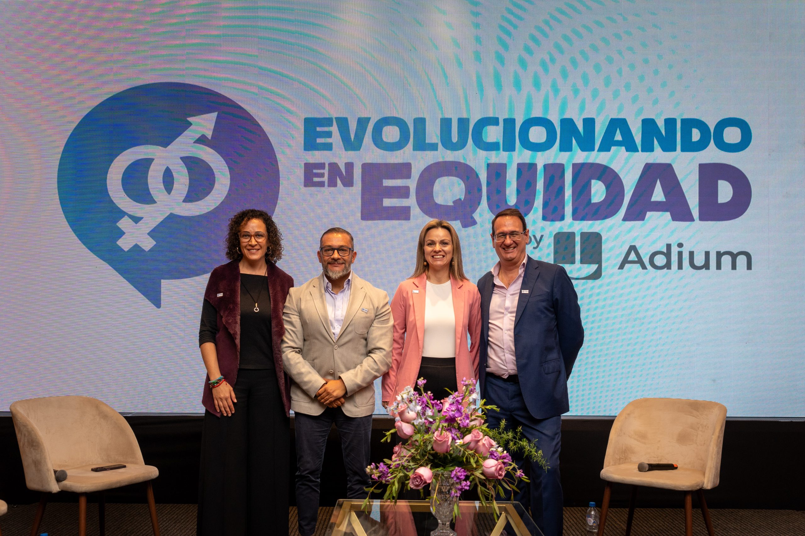 En línea con la Ley Violeta, Adium anunció que el 65% de su fuerza laboral en Ecuador está compuesta por mujeres, y que el 50% de su directorio también está representado por ellas.